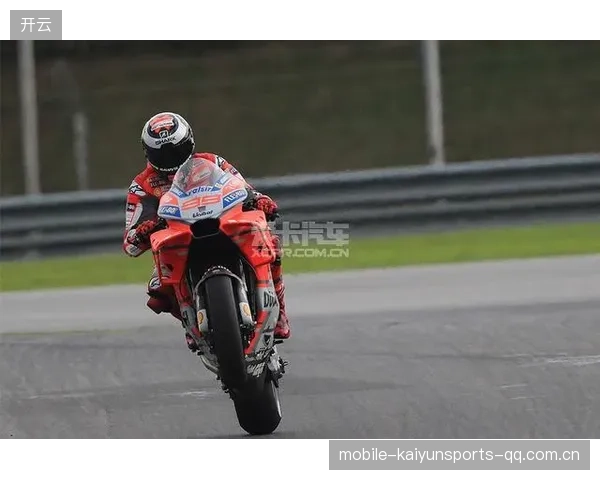 MotoGP赛道适配：车手如何在高温赛道调整刹车点？