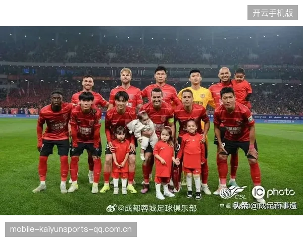 成都蓉城的一次传导配合如同教科书般精确——在赛场与生活之间寻求协同的力量
